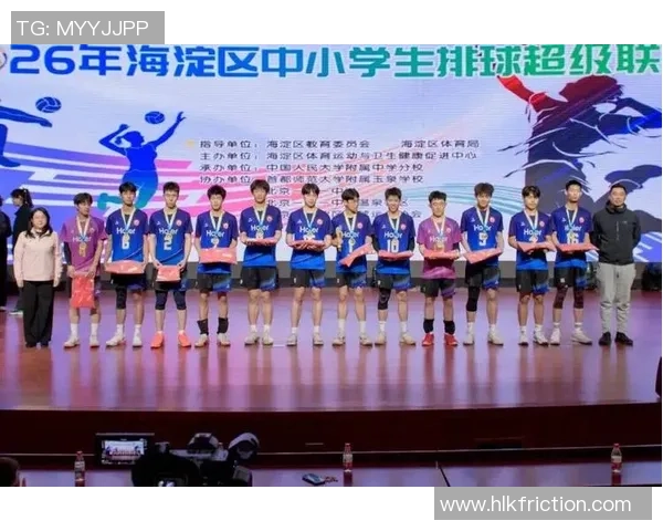 重庆排球队在排球比赛中经验积累创新高展现实力与团队精神